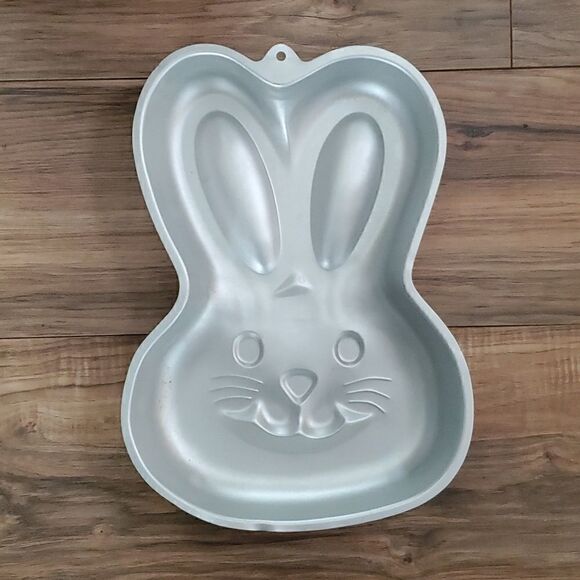 Wilton | Bunny Cake Pan - Picture 1 of 3